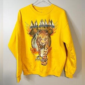 Def Leopard Animal Mustard Yellow Long Sleeved Crew Neck Pullover Sweatshirt L